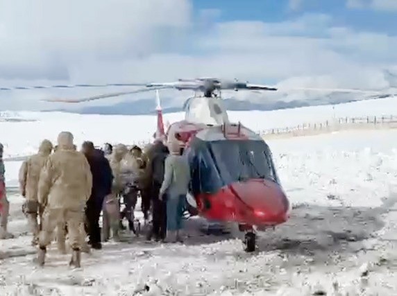 musta yenidogan bebek icin ambulans helikopter havalandi 2 QIMdLKEn