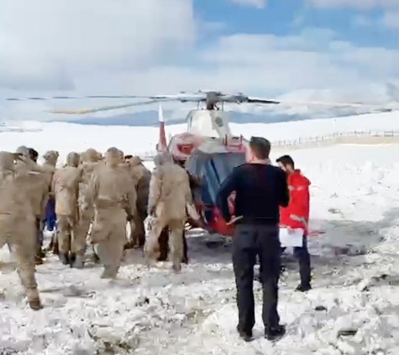 musta yenidogan bebek icin ambulans helikopter havalandi 3 CUIKs6kq