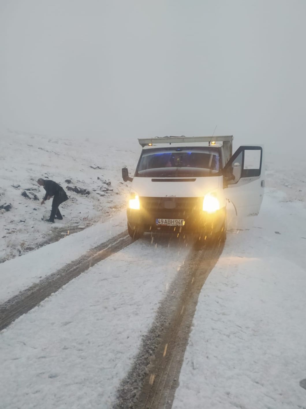 musta yogun kar yagisi haskoy mutki yolu ulasima kapandi 1 KmbfMJWR