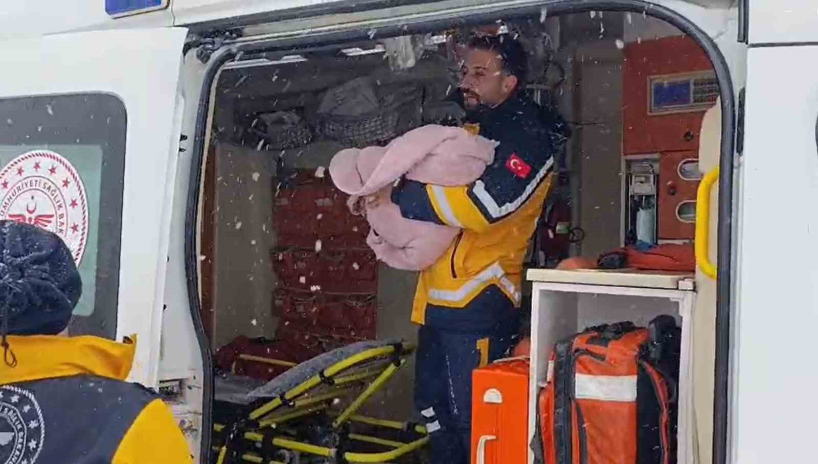 Muş’ta yolcu otobüsü kayarak yoldan çıktı 4 musta yolcu otobusu kayarak yoldan cikti 0 FlHQnbkX