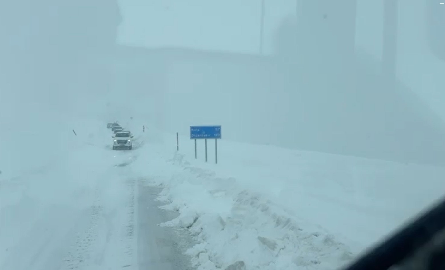 Muş’ta yolcu otobüsü kayarak yoldan çıktı 6 musta yolcu otobusu kayarak yoldan cikti 2 kPqweRi7