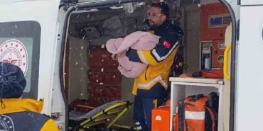 musta-yolcu-otobusu-kayarak-yoldan-cikti-6Ih17ONZ.jpg