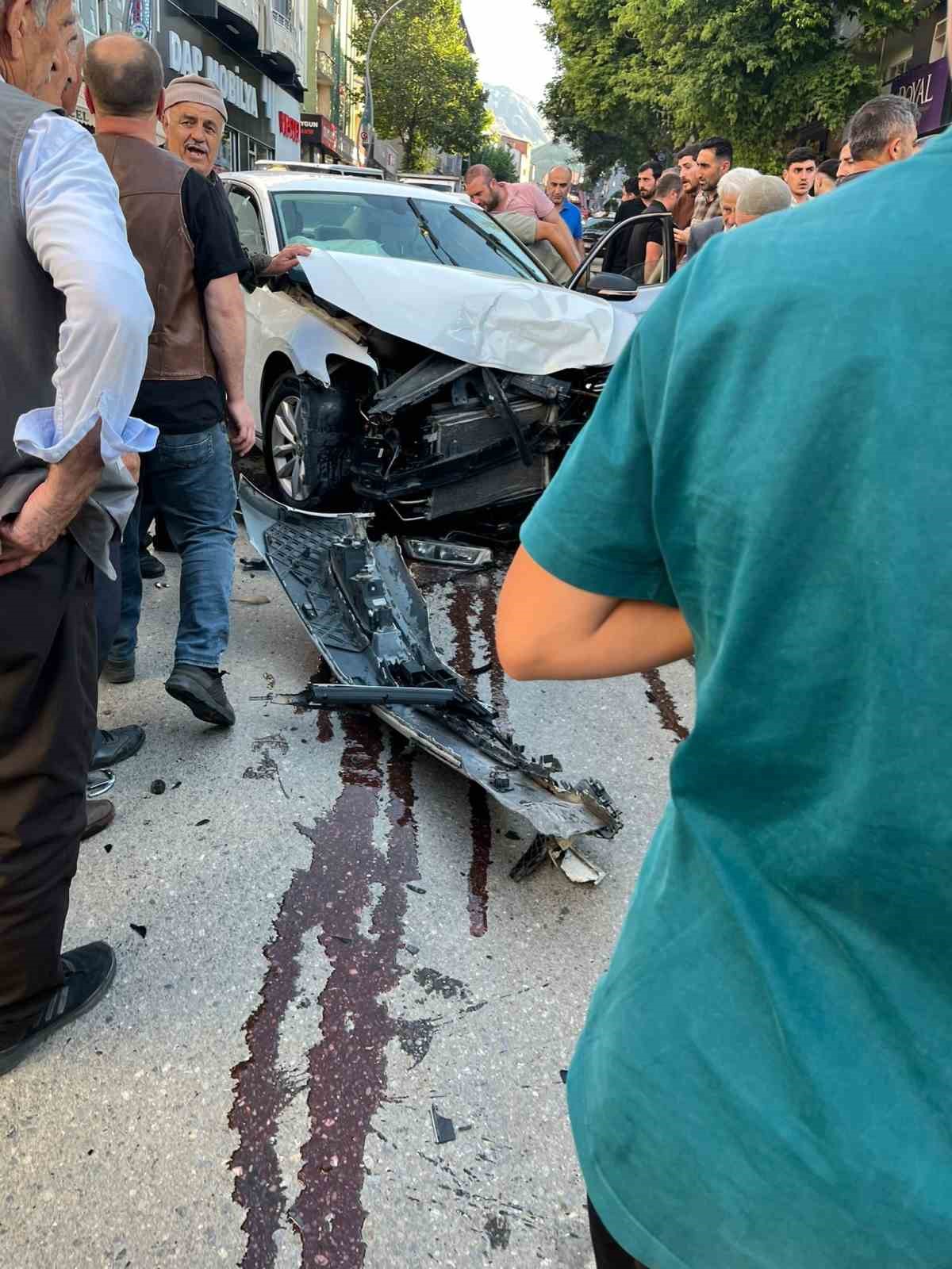 musta zincirleme kaza 3 arac birbirine girdi 0 88ONUlqE