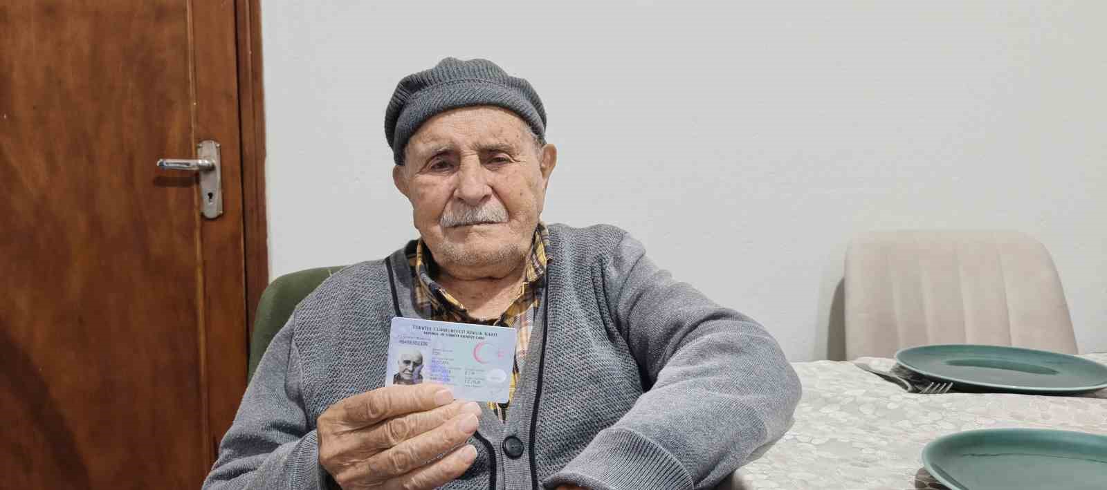mustafa dede 102nci yas gununu cocuklari ve torunlariyla kutladi 4 rI8YDzTI