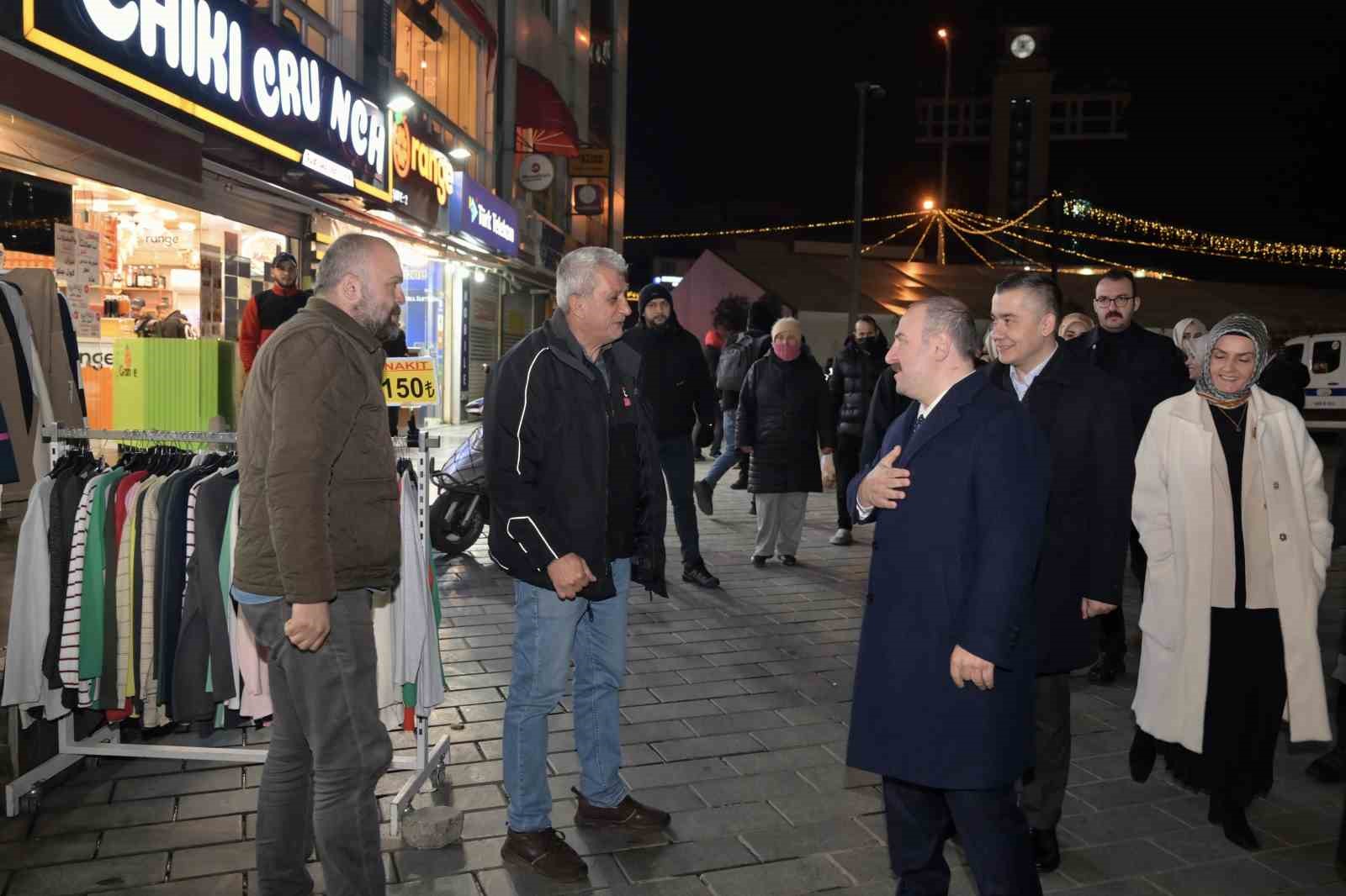 Mustafa Varank ve Can Aksoy, gönül sofrasında Esenyurtlularla bir araya geldi 8 mustafa varank ve can aksoy gonul sofrasinda esenyurtlularla bir araya geldi 4 jc4bDW4z
