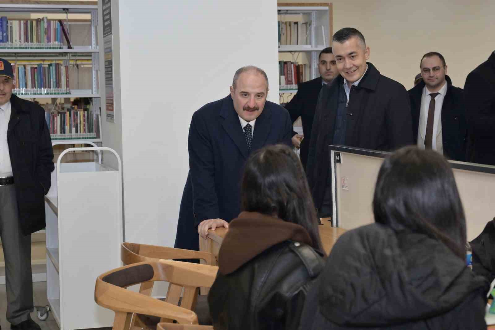 Mustafa Varank ve Can Aksoy, gönül sofrasında Esenyurtlularla bir araya geldi 10 mustafa varank ve can aksoy gonul sofrasinda esenyurtlularla bir araya geldi 6 2XJn7aeL