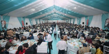 mustafa-varank-ve-can-aksoy-gonul-sofrasinda-esenyurtlularla-bir-araya-geldi-JhYZLkC5.jpg
