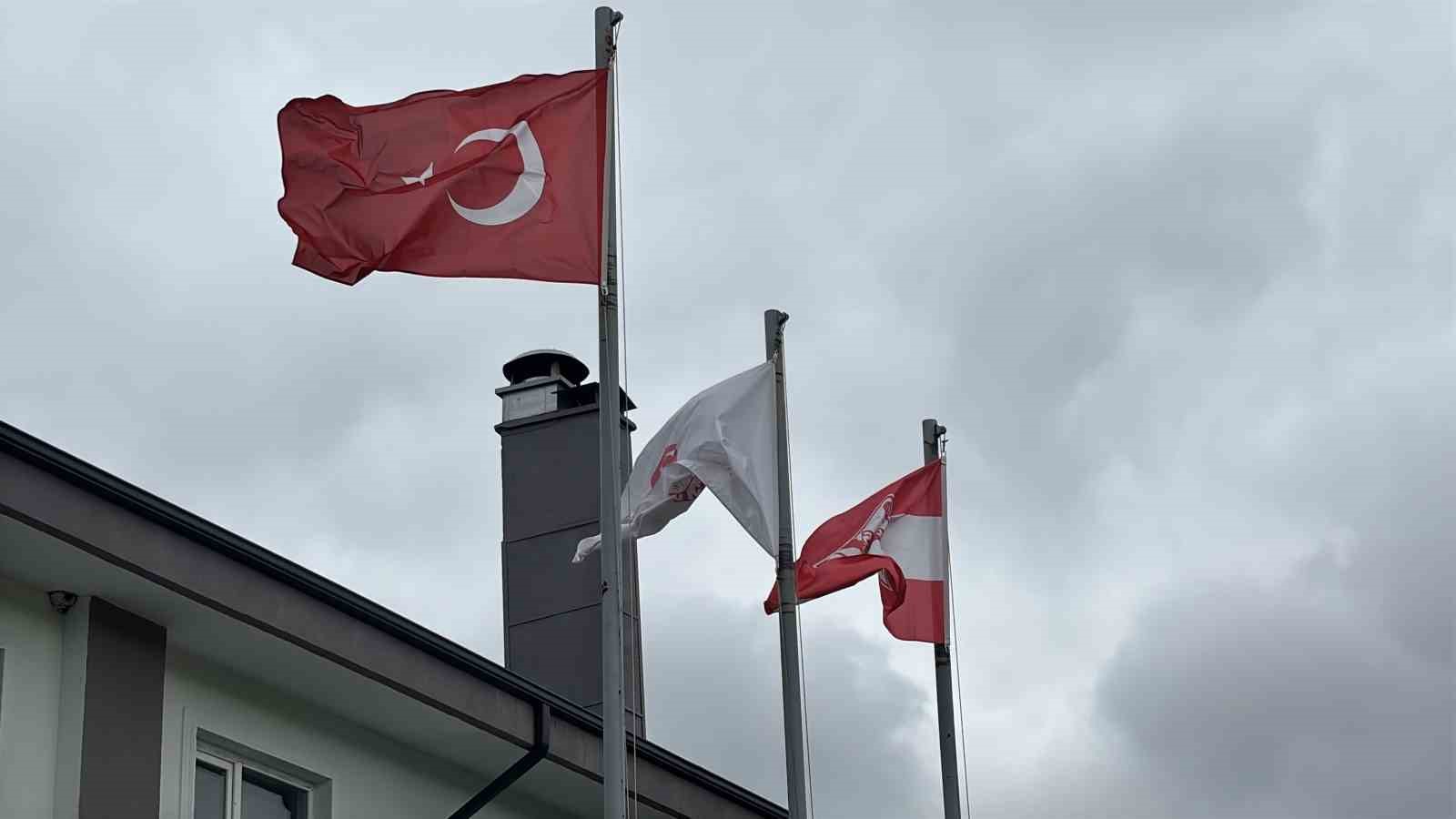 Mustafa Yüksel: "’Top bile alamaz bunlar’ diyenlere rağmen bu takımı ligde bıraktık" 6 mustafa yuksel top bile alamaz bunlar diyenlere ragmen bu takimi ligde biraktik 2 VdlWyOLW