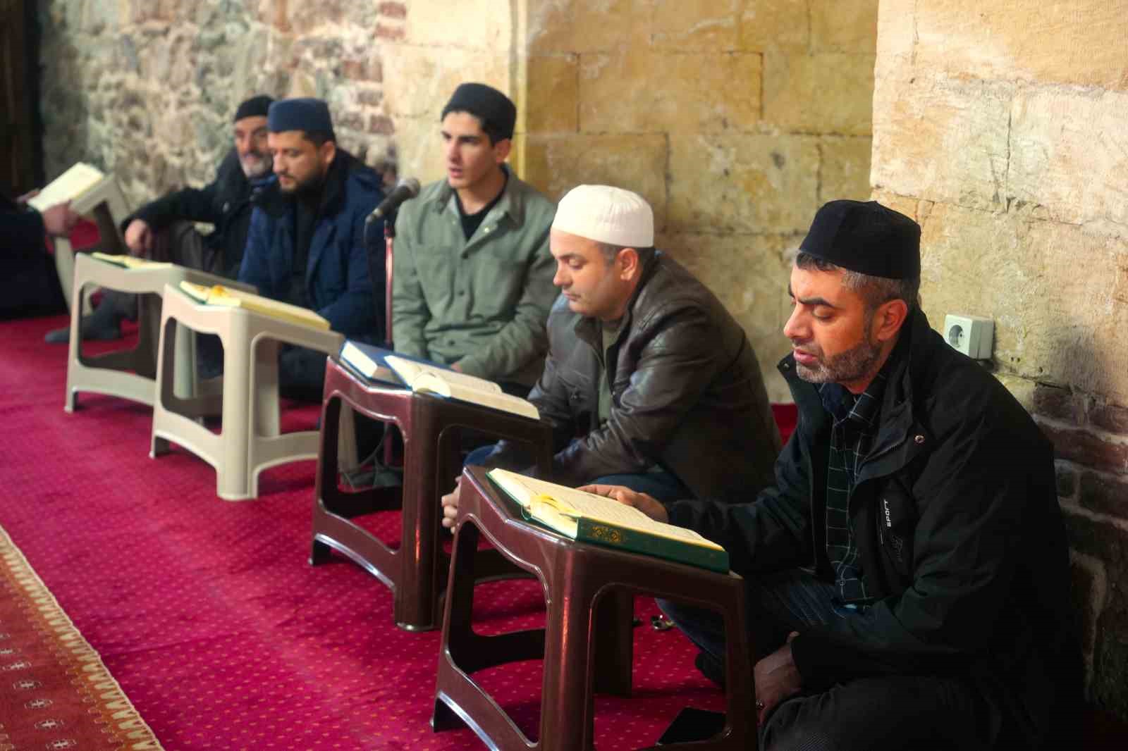 mustaki asirlik camide mukabele gelenegi yasatiliyor 3 nGVtkqHn