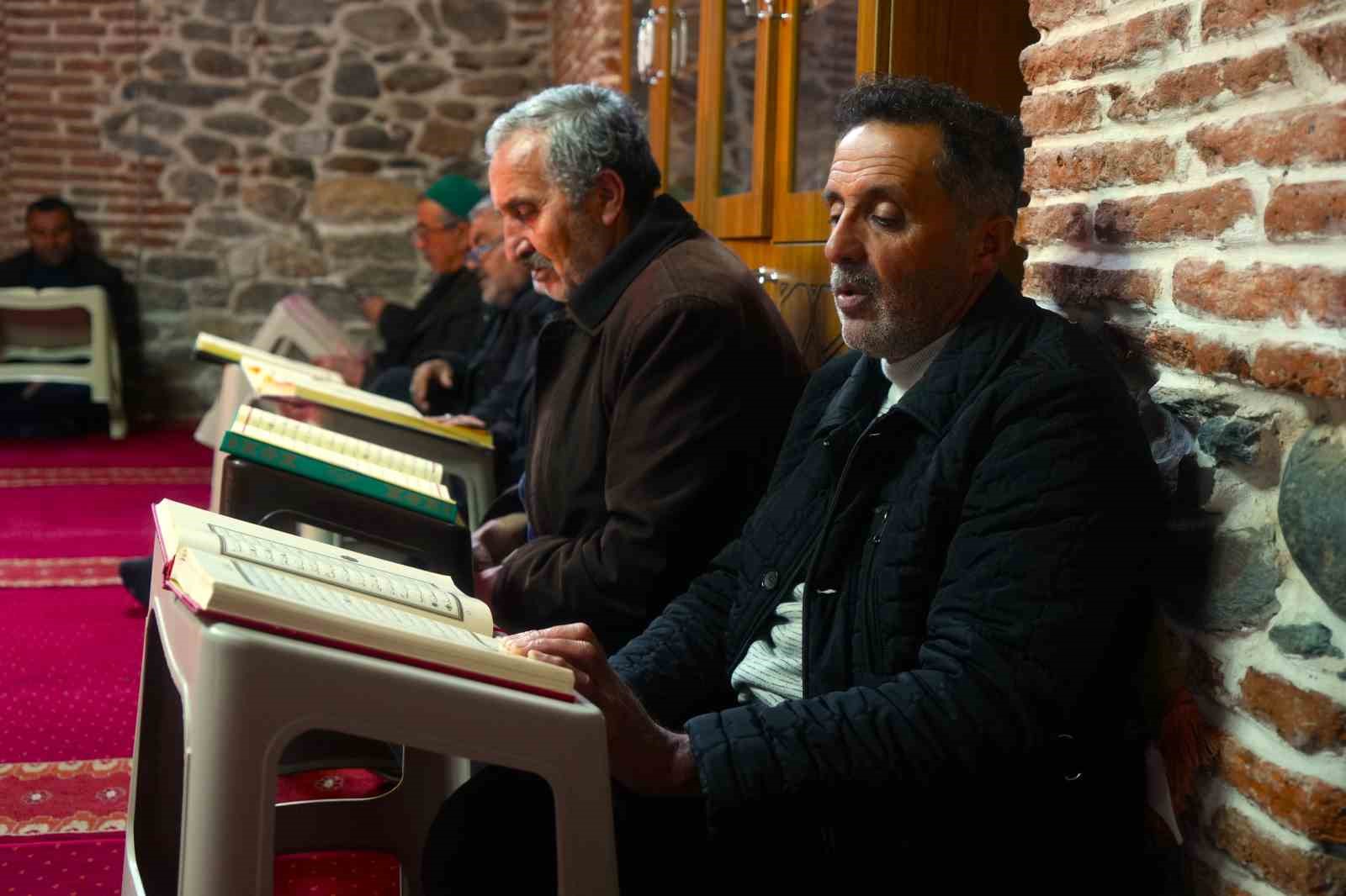 mustaki asirlik camide mukabele gelenegi yasatiliyor 5 J5uZqOXK