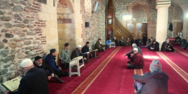 mustaki-asirlik-camide-mukabele-gelenegi-yasatiliyor-Na1Yisgs.jpg