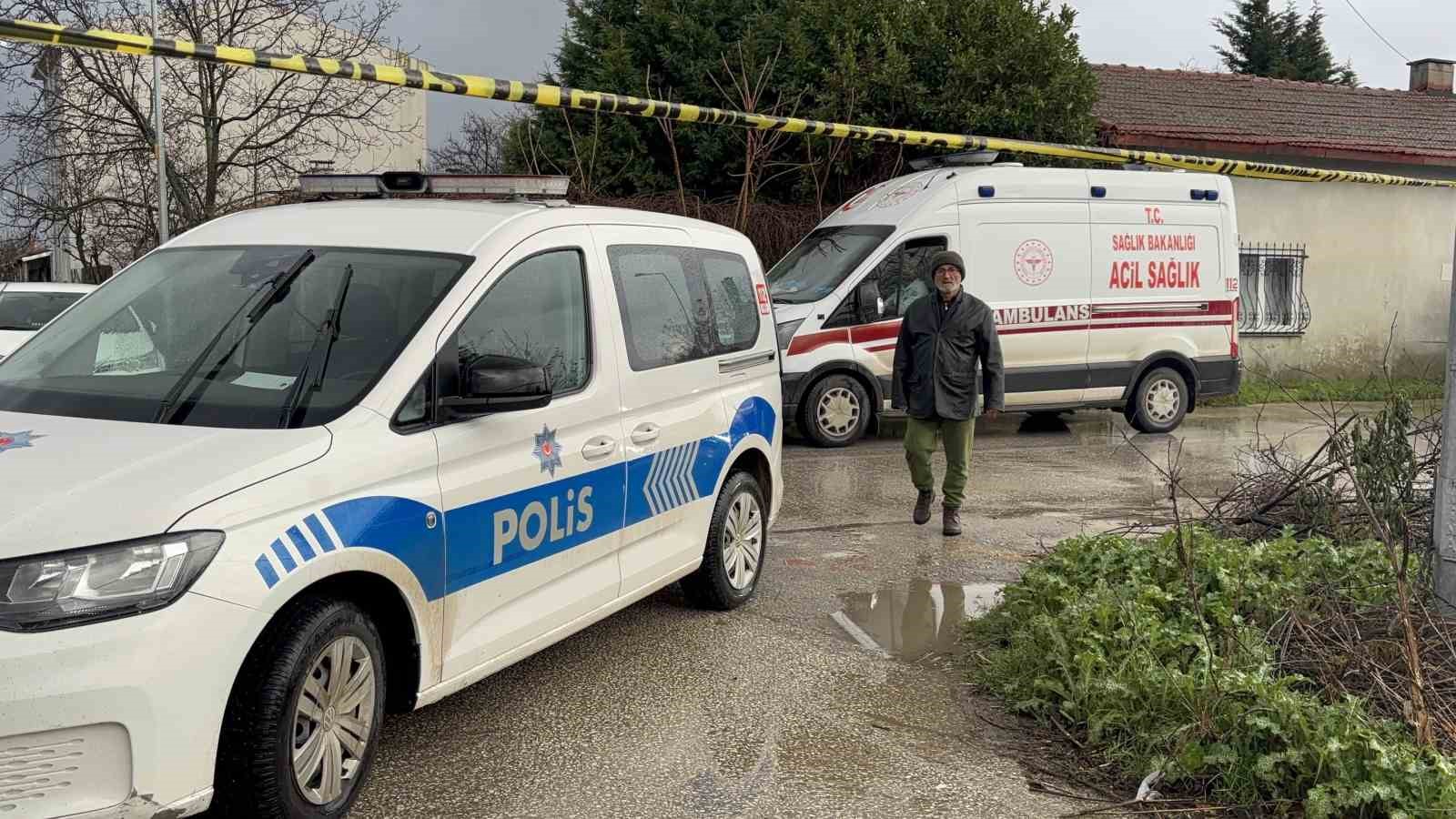 mustakil ev alevlere teslim oldu yanan evini gozyaslari icinde izledi 2 KdvbQzJk
