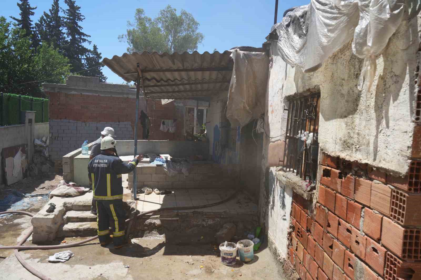 mustakil evde cikan yangin bitisikteki evlere sicramadan sonduruldu 5 3c6jjTal