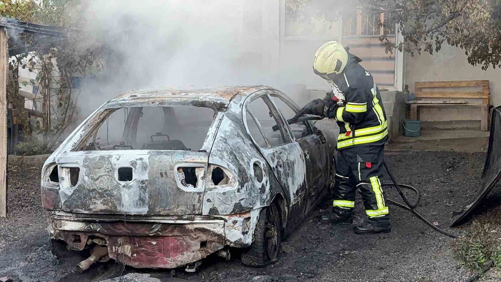 mustakil evin otoparkinda alev alan otomobil kule dondu 1 GXNlN9lG