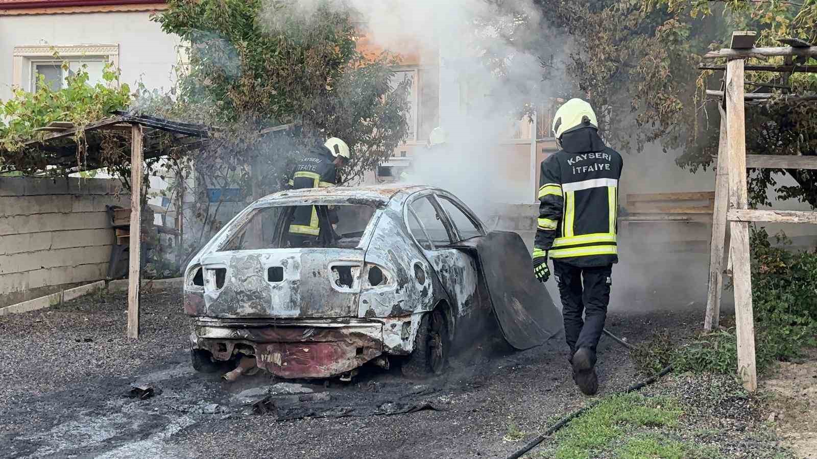 mustakil evin otoparkinda alev alan otomobil kule dondu 2