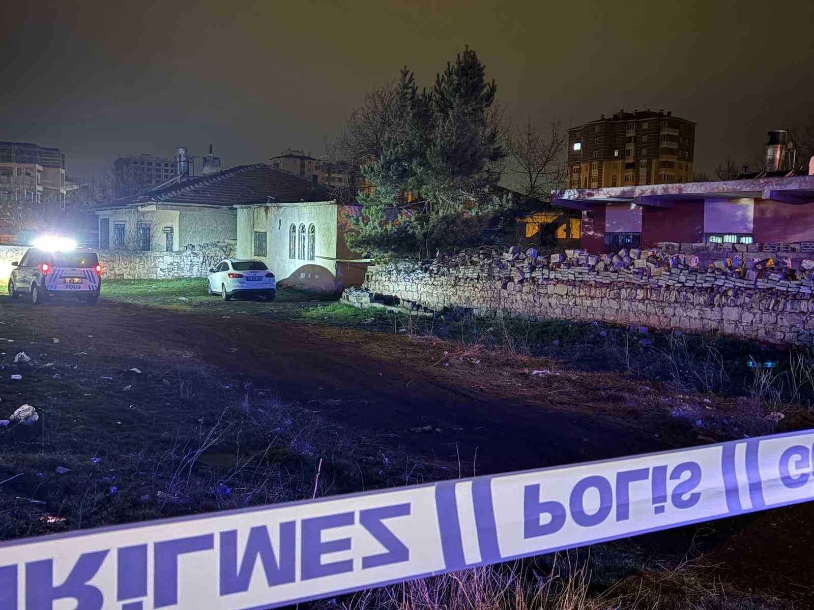 Müstakil ikamette silahlı kavga: 1 ağır yaralı 7 mustakil ikamette silahli kavga 1 agir yarali 3 fq4TY1Hg