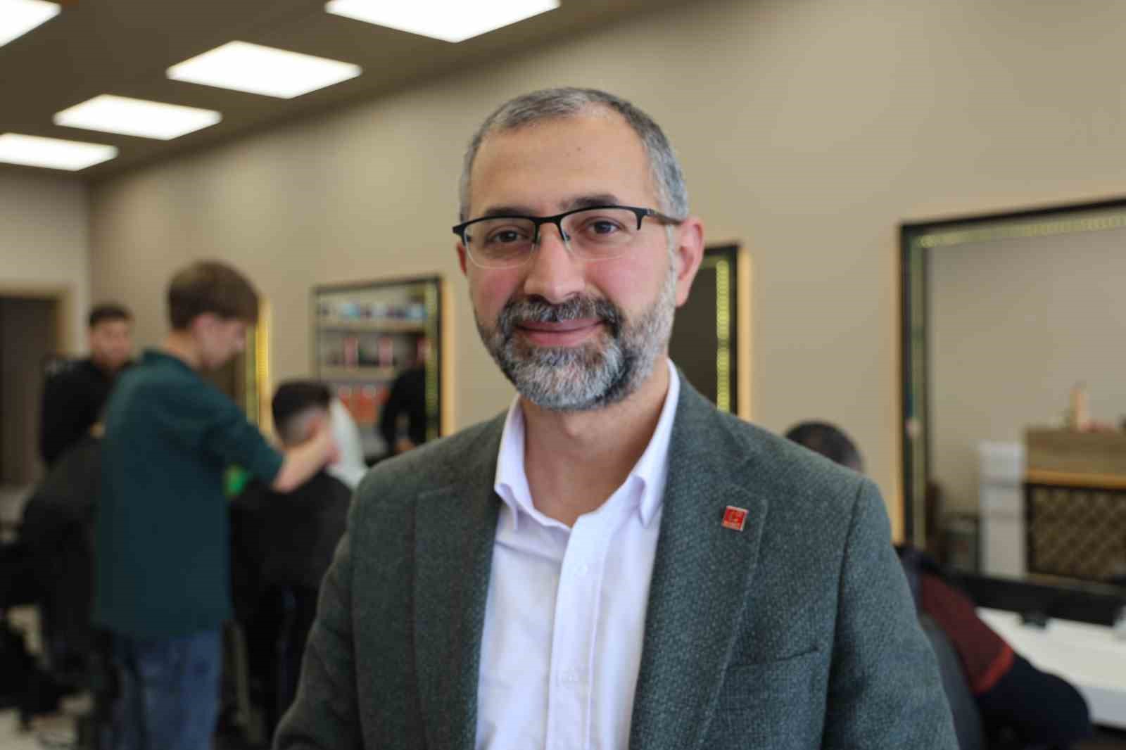 Müşteriler tıraşı son güne bıraktı: Berberler yoğunluktan randevu sistemine geçti 7 musteriler tirasi son gune birakti berberler yogunluktan randevu sistemine gecti 3 wKziEn4j
