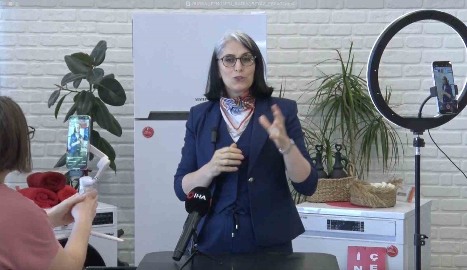 musterileri adina kredi cekti sikayetler uzerine gozaltina alindi 0