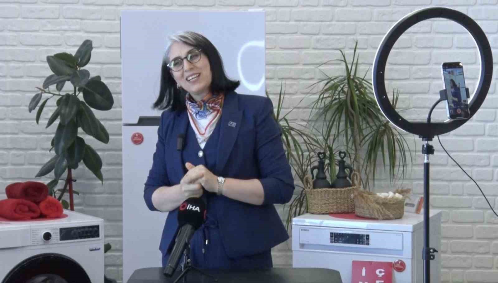 musterileri adina kredi cekti sikayetler uzerine gozaltina alindi 1