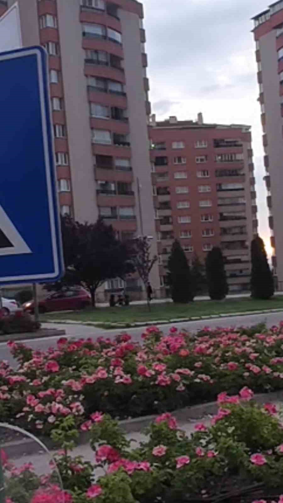 musterinin teslim almadigi siparisi yolda su satan cocuklara verdi 2