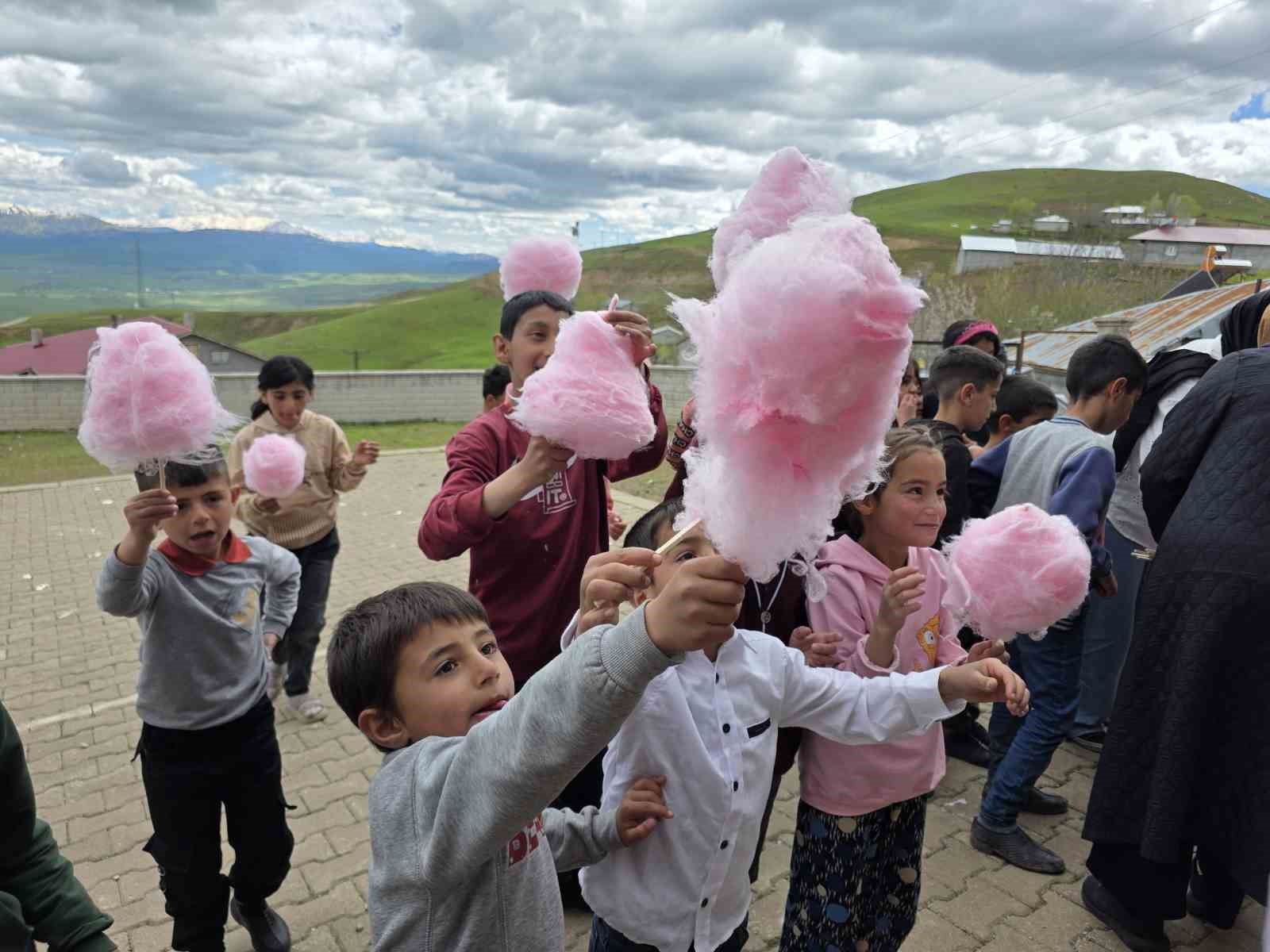 musun uzak koylerinde cocuklarin bayram sevinci 1 AHqhnNiO