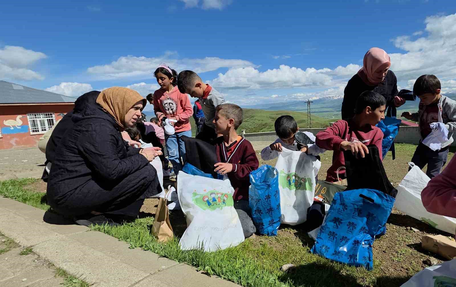 musun uzak koylerinde cocuklarin bayram sevinci 5 IaqUlv3I