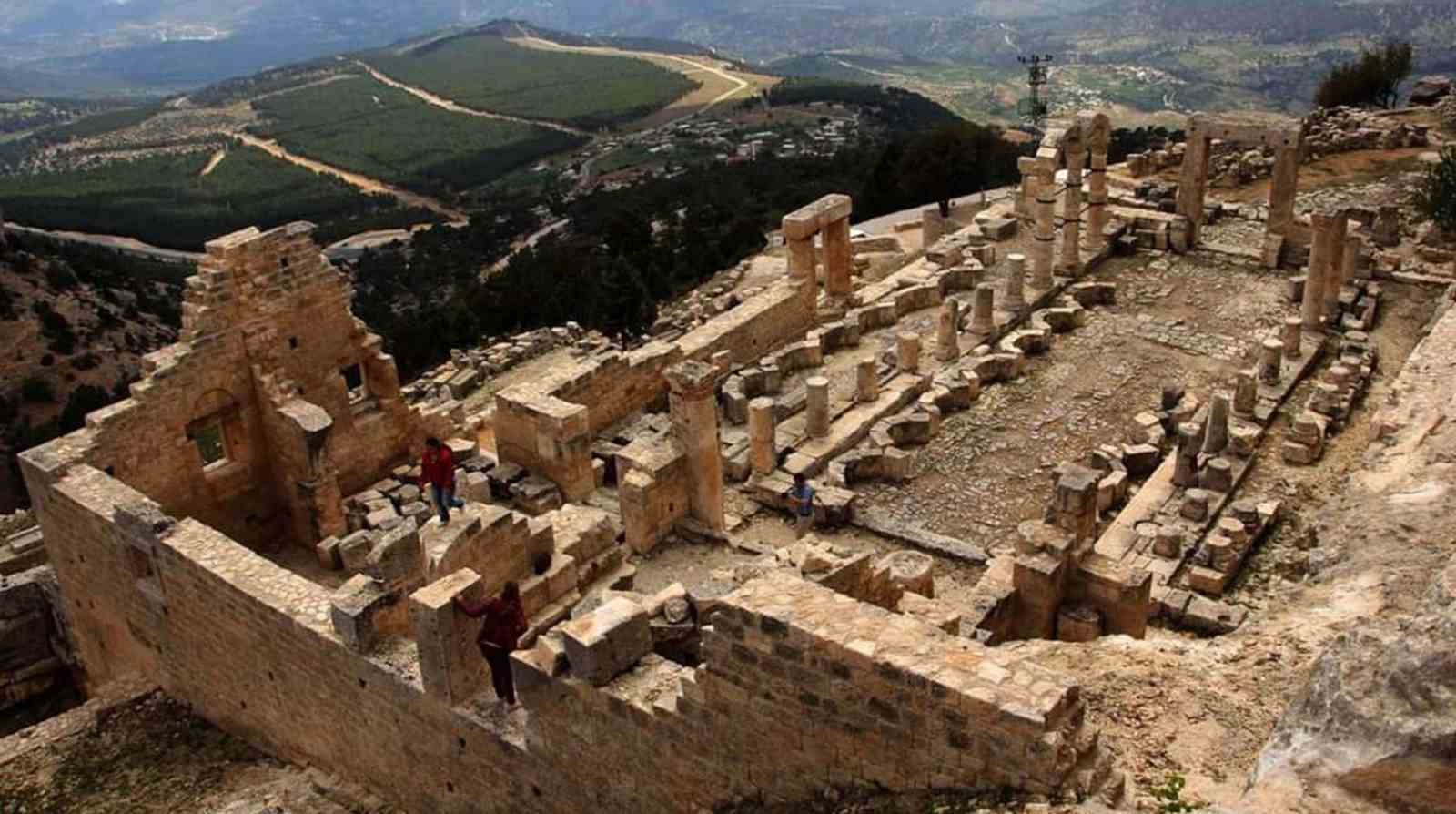 Mut Alahan Manastırı yerli ve yabancı turistlerin ilgi noktası oldu 7 mut alahan manastiri yerli ve yabanci turistlerin ilgi noktasi oldu 3 YUdg74Dj