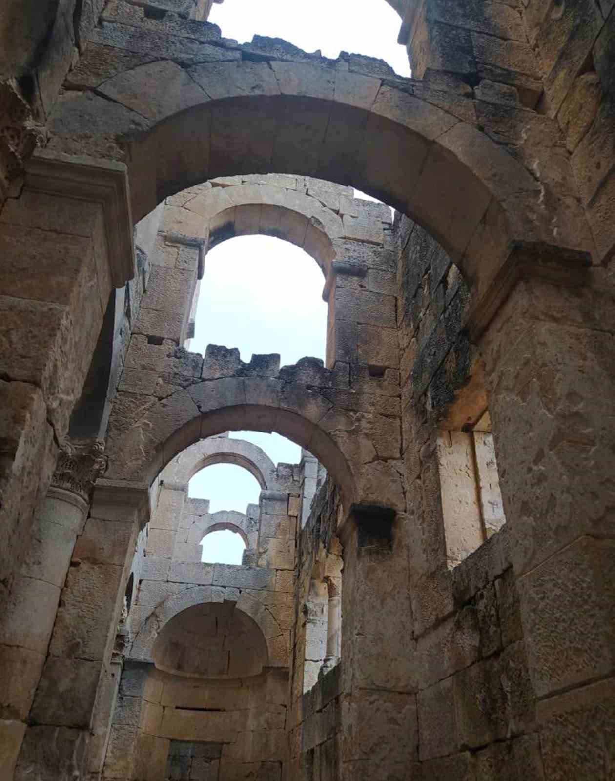 Mut Alahan Manastırı yerli ve yabancı turistlerin ilgi noktası oldu 8 mut alahan manastiri yerli ve yabanci turistlerin ilgi noktasi oldu 4 r5ibycGf