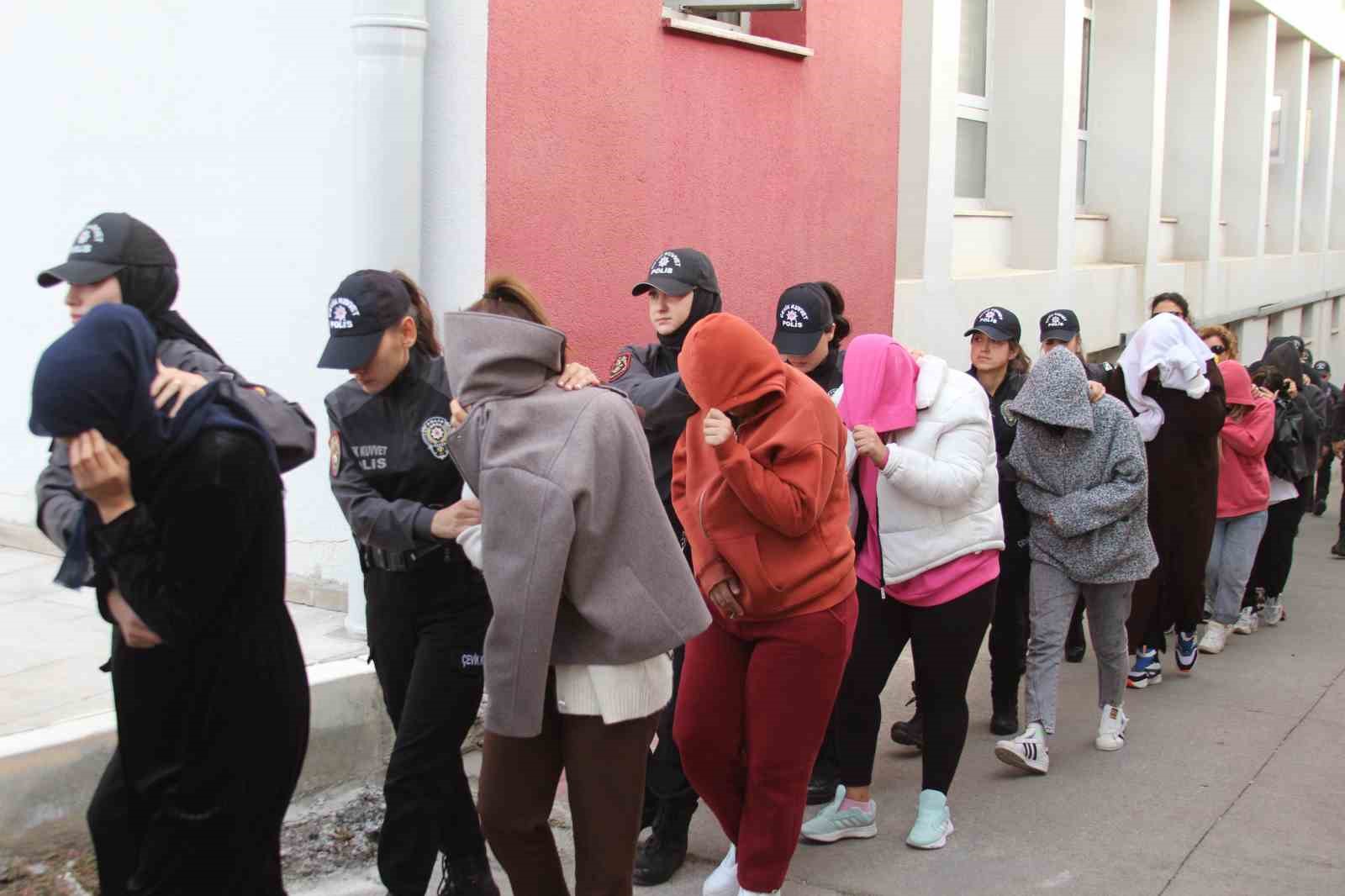 muteahhitleri 19 milyon lira dolandiran sebeke cokertildi 23 ilde dev operasyon 5 vB8WZqnN