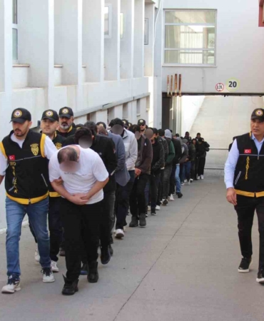 muteahhitleri-19-milyon-lira-dolandiran-sebeke-cokertildi-23-ilde-dev-operasyon-IeaunI5V.jpg