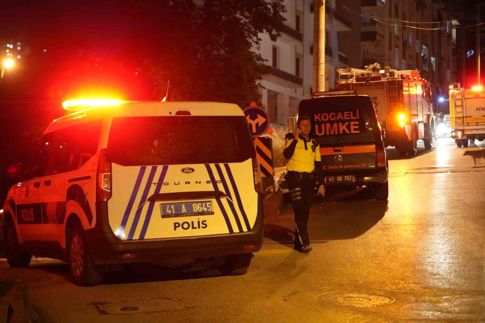 mutfak tavanindan siva dustu 5 kisilik aile tahliye adildi 3 PUFRrahl