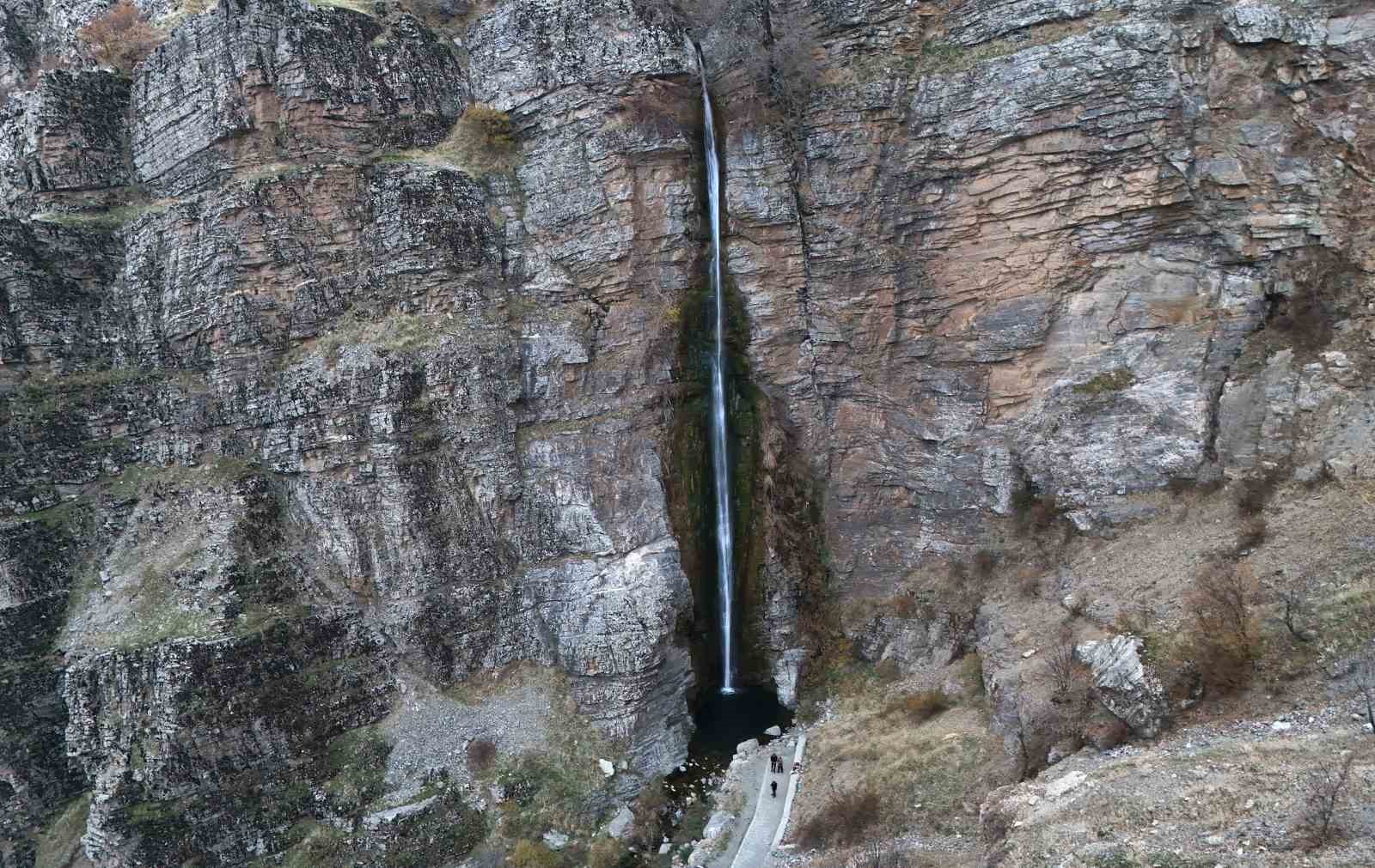Mutki’nin saklı cenneti Gümüşkanat Şelalesi hayranlık uyandırıyor 6 mutkinin sakli cenneti gumuskanat selalesi hayranlik uyandiriyor 2 AMmvFO1l