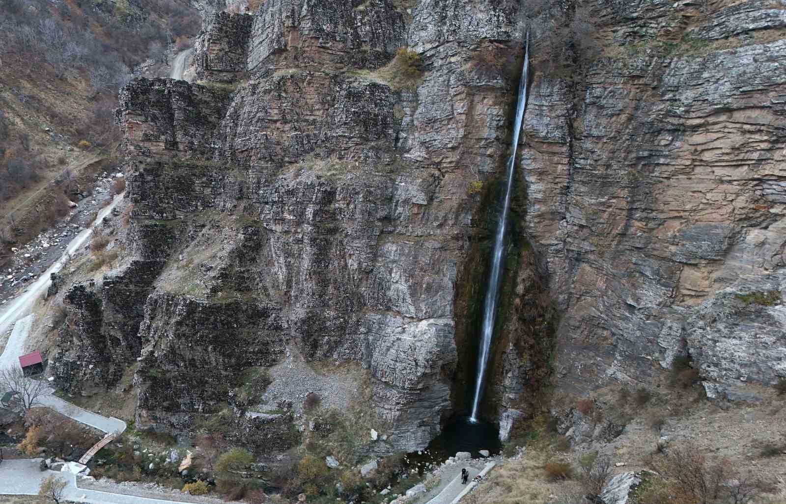Mutki’nin saklı cenneti Gümüşkanat Şelalesi hayranlık uyandırıyor 7 mutkinin sakli cenneti gumuskanat selalesi hayranlik uyandiriyor 3
