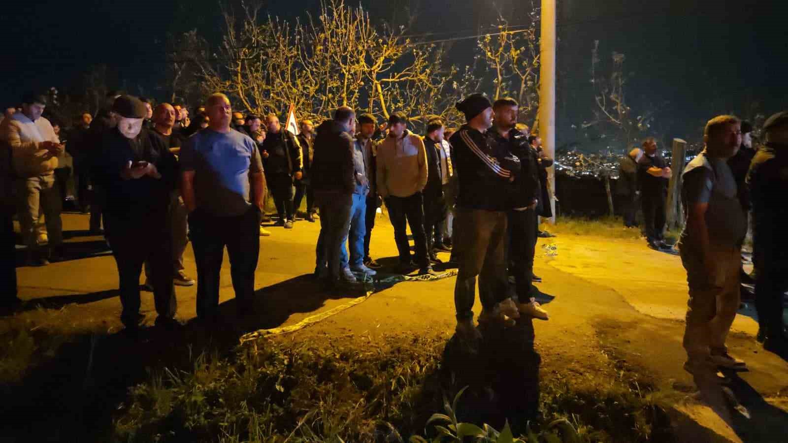 Muz deposu alevlere teslim oldu: 3 saatte kontrol altına alındı 9 muz deposu alevlere teslim oldu 3 saatte kontrol altina alindi 5 2cLFXILH