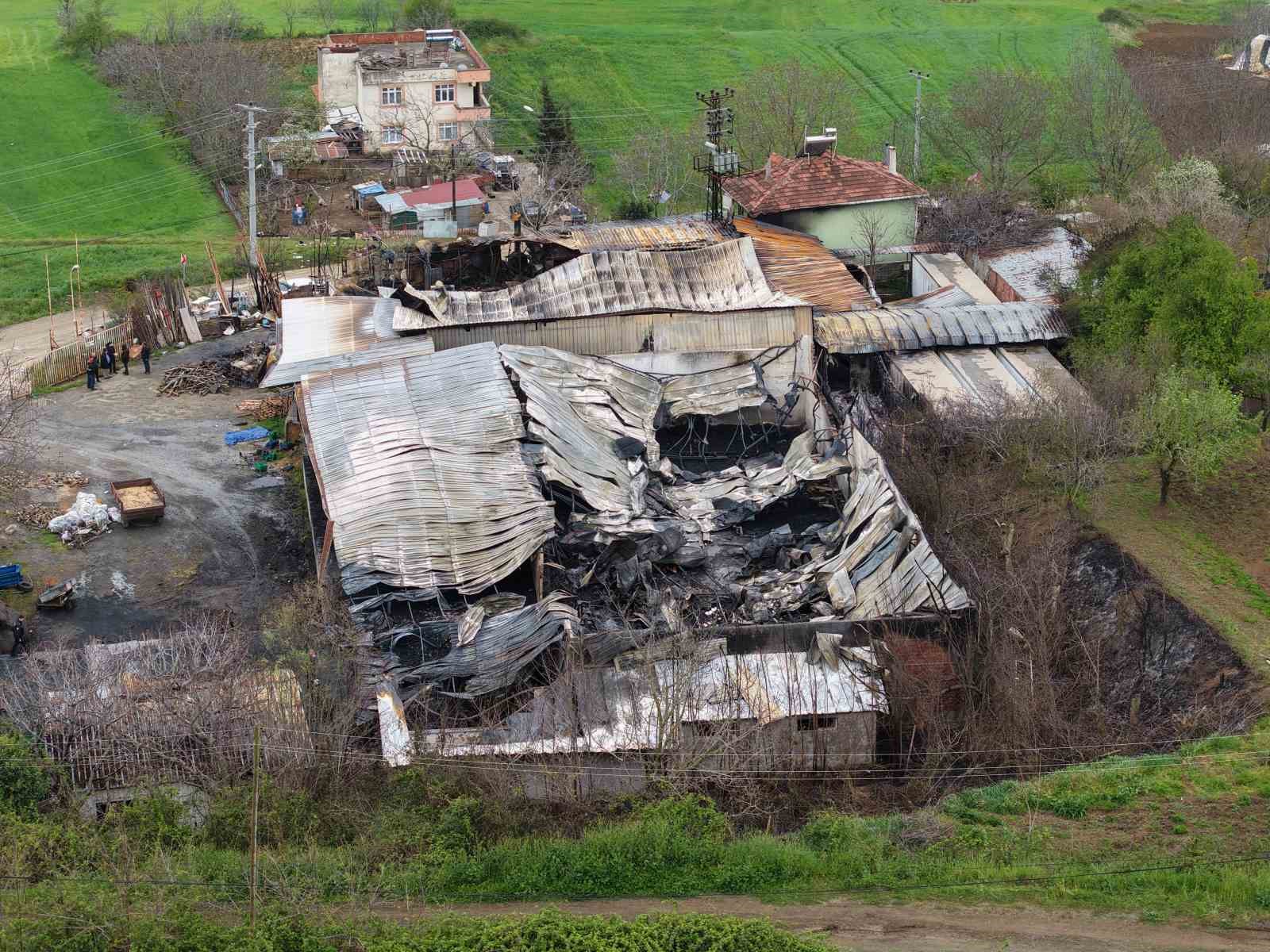 muz deposundaki yanginin zarari gun agarinca ortaya cikti 0 tXD8e7hp