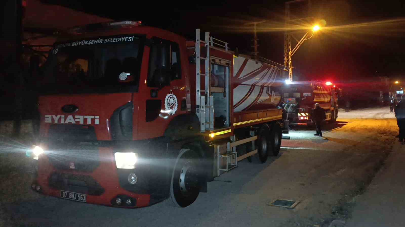 muz paketleme tesisinde cikan yangin korku dolu anlar yasatti 10 ddTk5glY