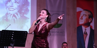 muzeyyen-senar-osmangazide-sarkilarla-anildi-1E1AZXNB.jpg