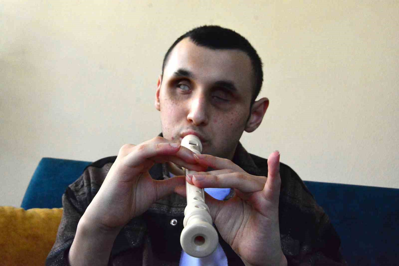 muzik aski engellerini asti caldigi enstrumanlarla hayata tutunuyor 5 WctbZMdL
