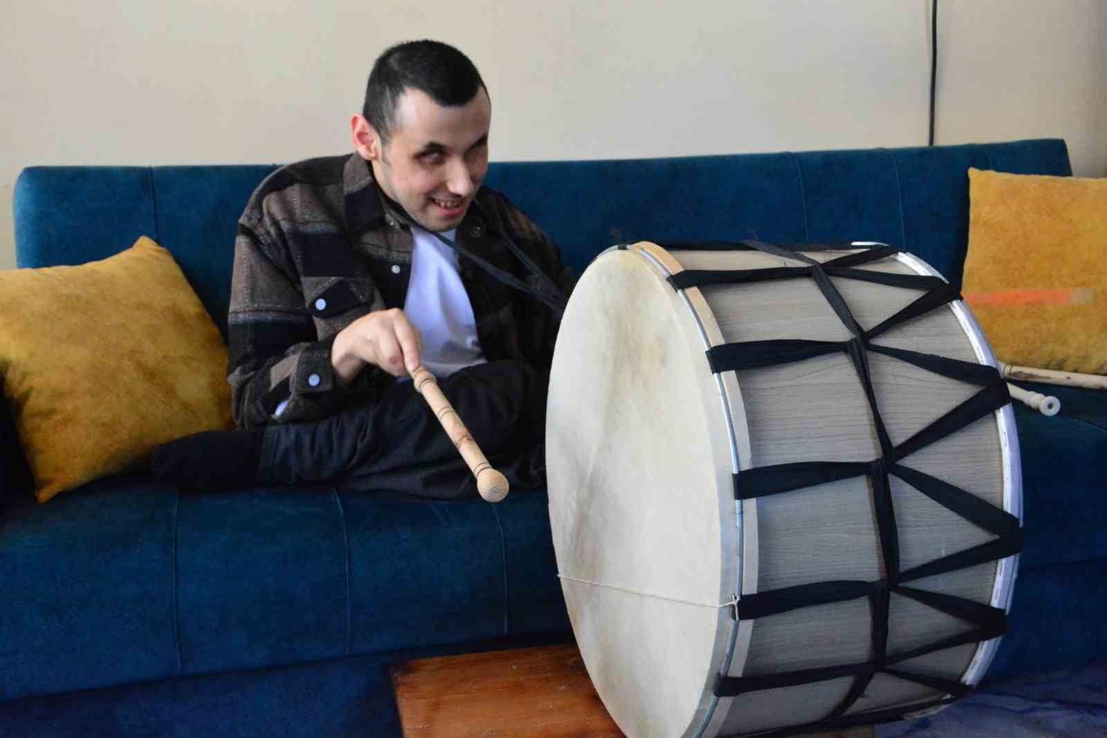 muzik aski engellerini asti caldigi enstrumanlarla hayata tutunuyor 6 2JIGWn9W