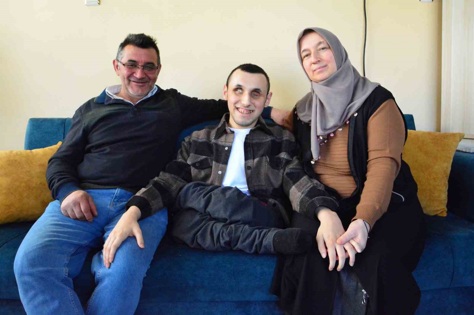 muzik aski engellerini asti caldigi enstrumanlarla hayata tutunuyor 7 rQDrj1kX