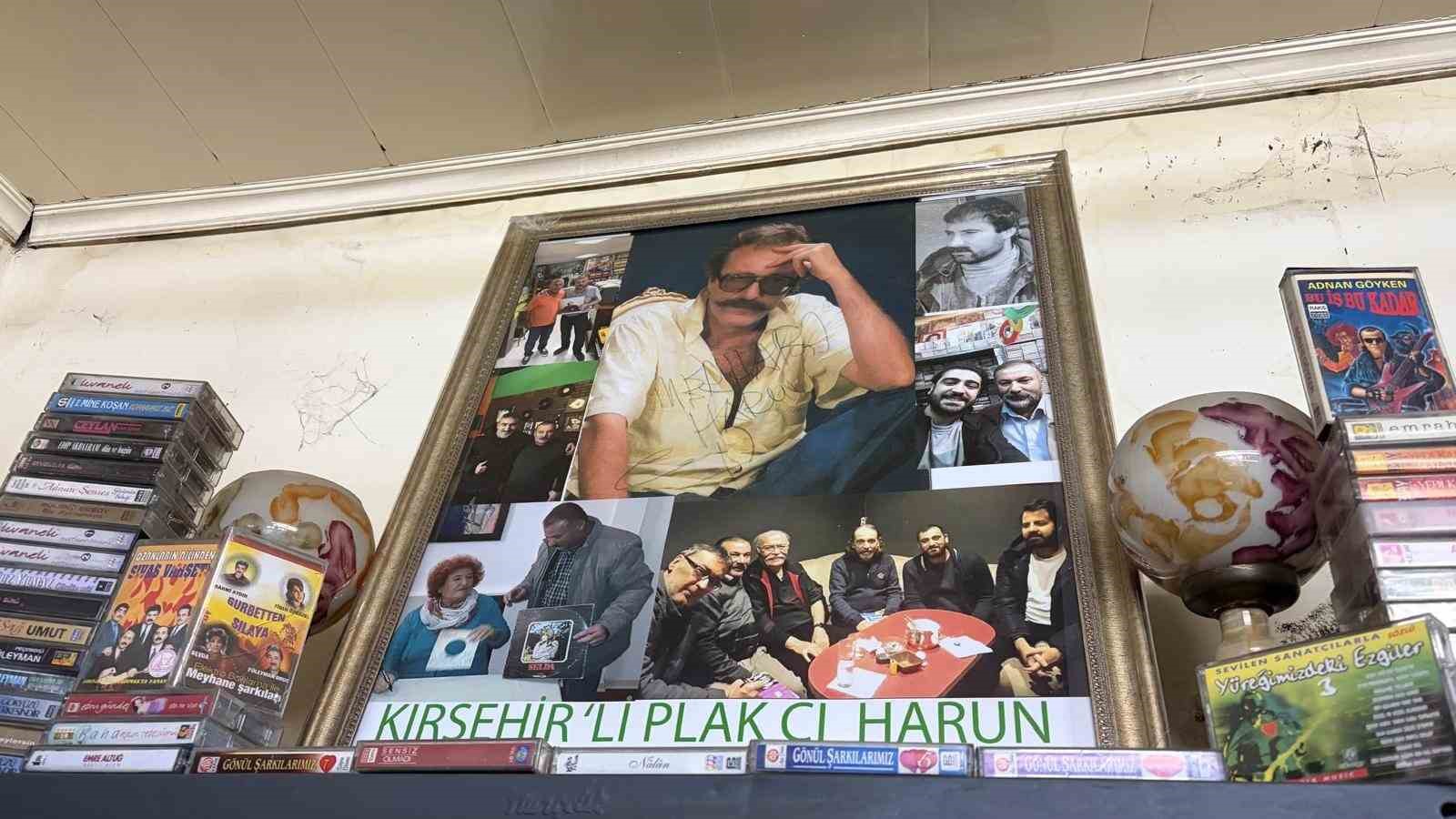 muzik dunyasinin gecmisine 20 yildir topladigi plak ve kasetlerle isik tutuyor 3 OJ5W9sOs