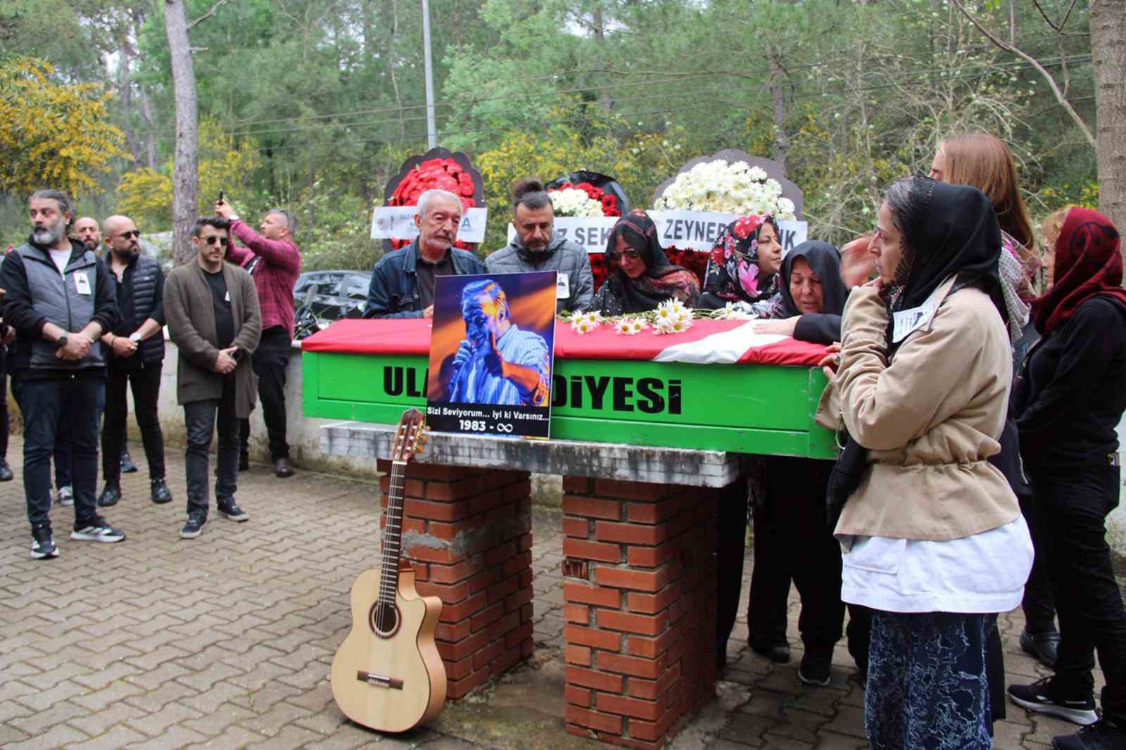 muzisyen riza tamer sisman akyakada topraga verildi 0 kNsCWip8