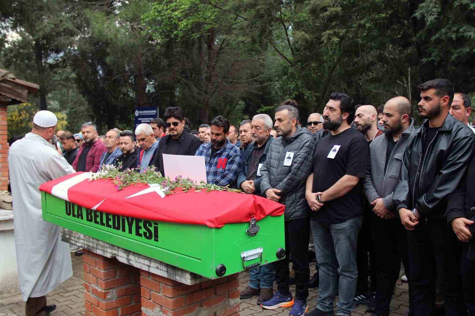 muzisyen riza tamer sisman akyakada topraga verildi 1