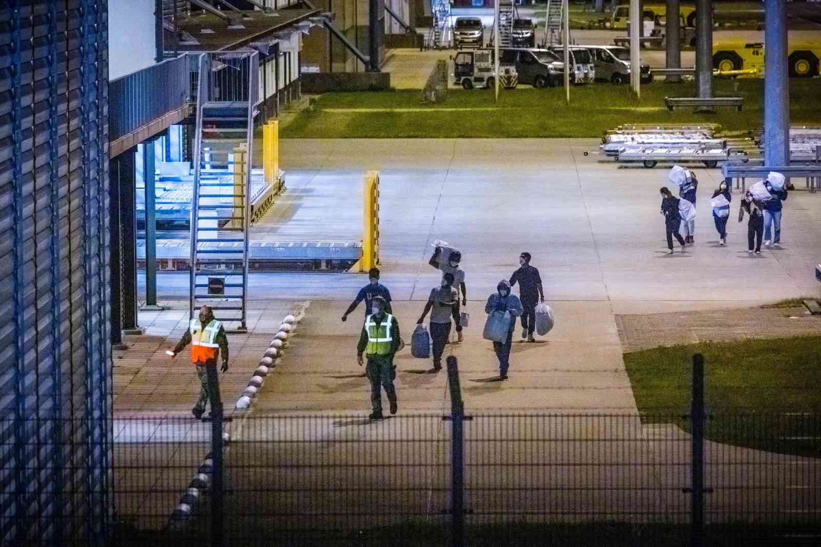 mv hondiustan tahliye edilen 28 kisi hollandada 4
