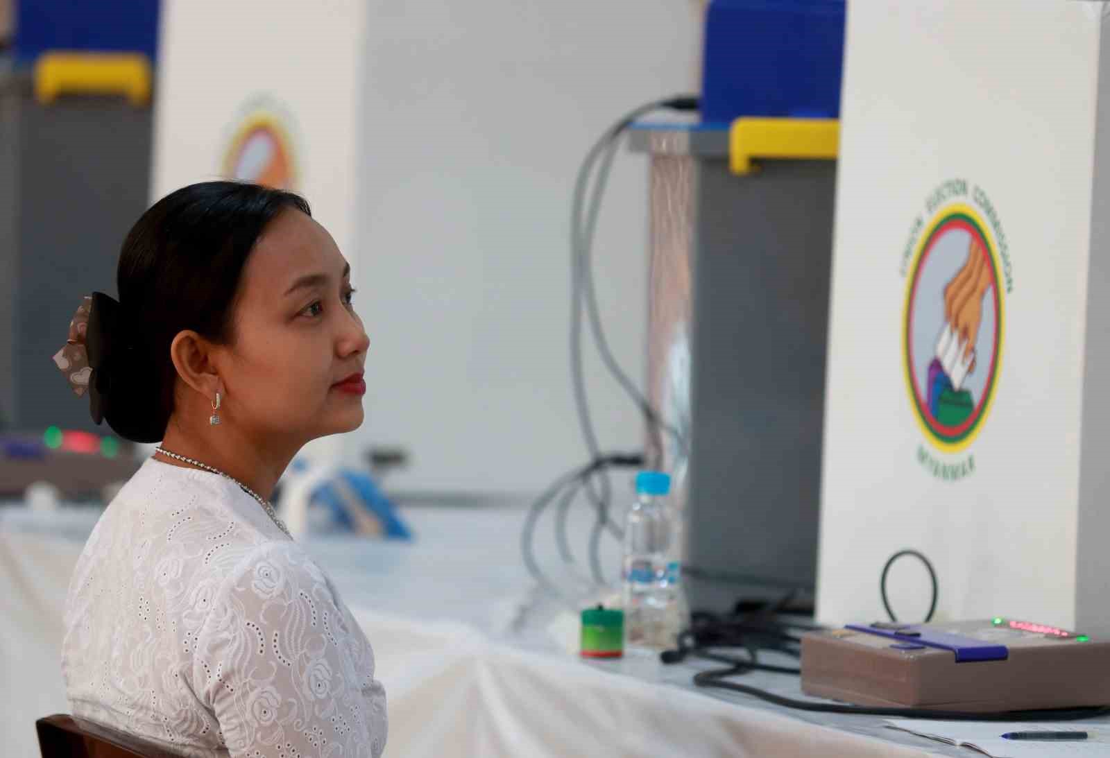 myanmarda halk parlamento seciminin ikinci turu icin sandik basinda 11 mNayMmM3