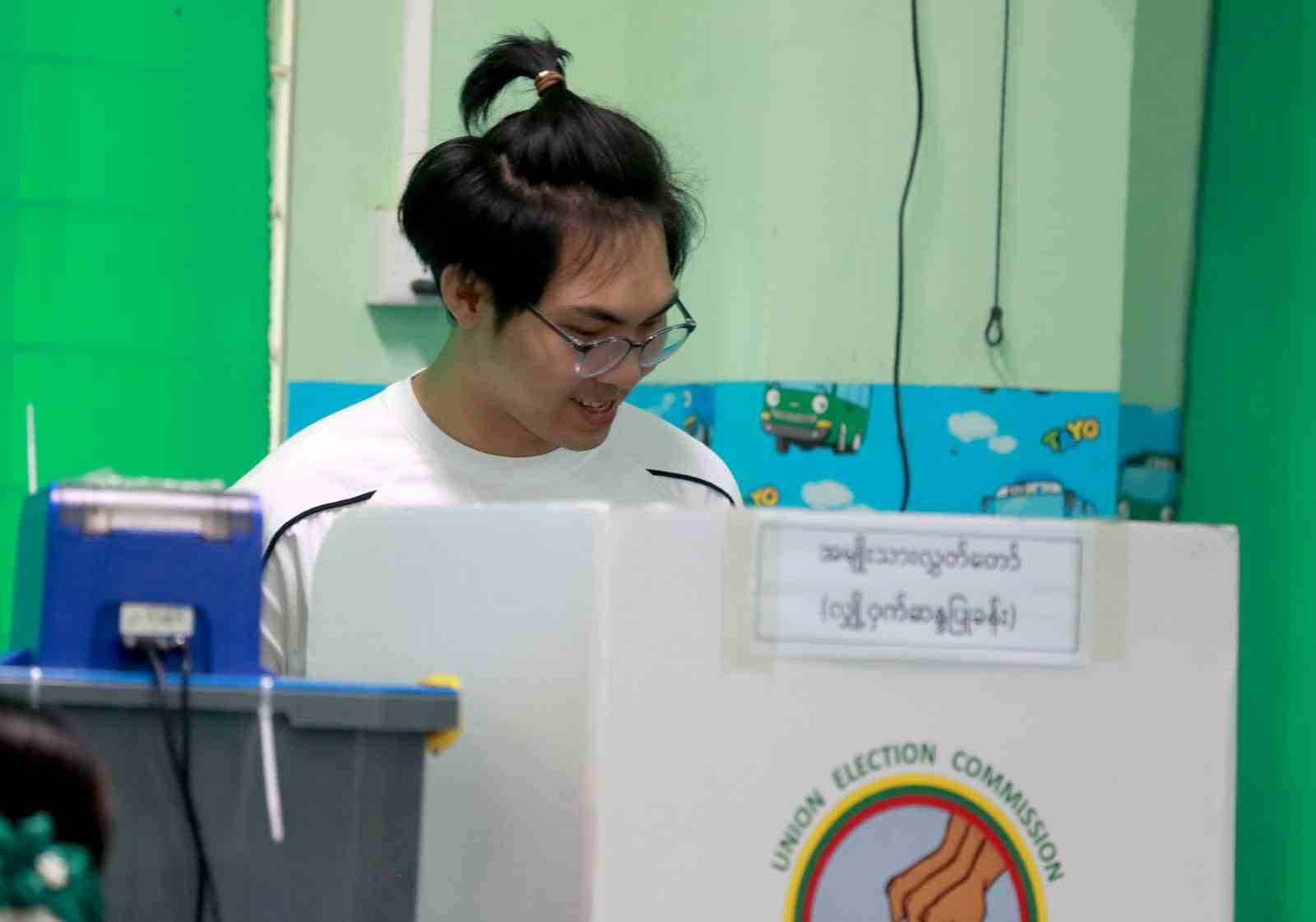 myanmarda halk parlamento seciminin ikinci turu icin sandik basinda 13 afFeFhjW