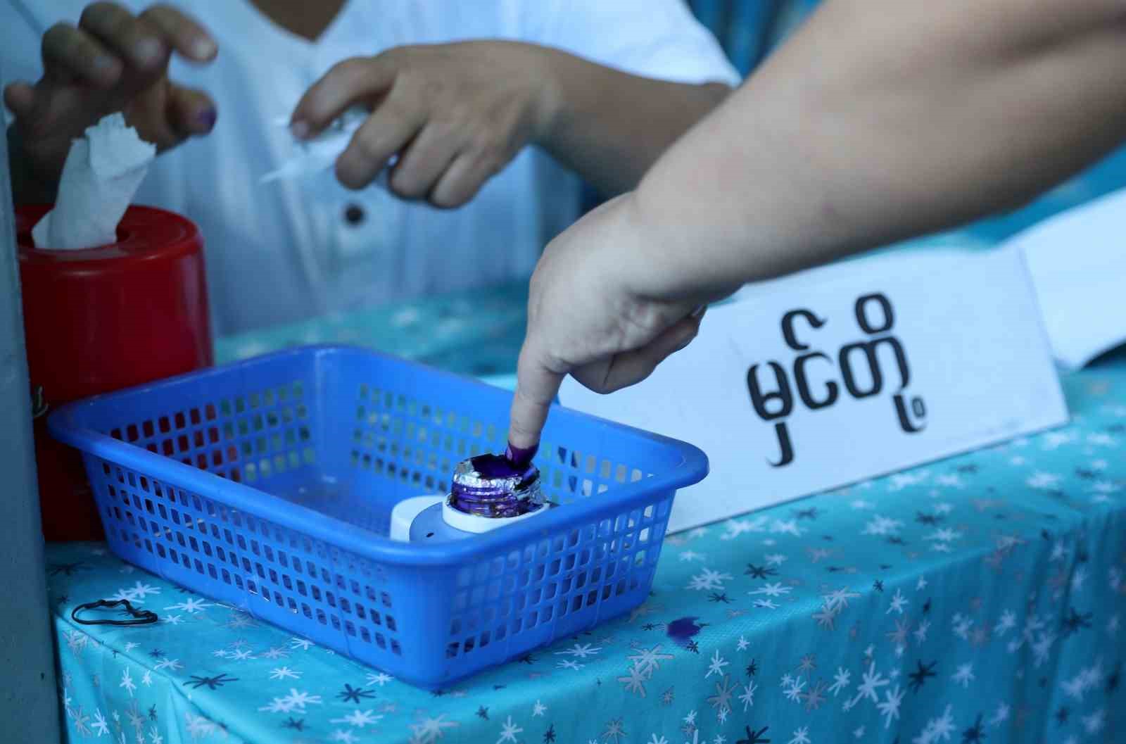 myanmarda halk parlamento seciminin ikinci turu icin sandik basinda 15 gzFPBlsP