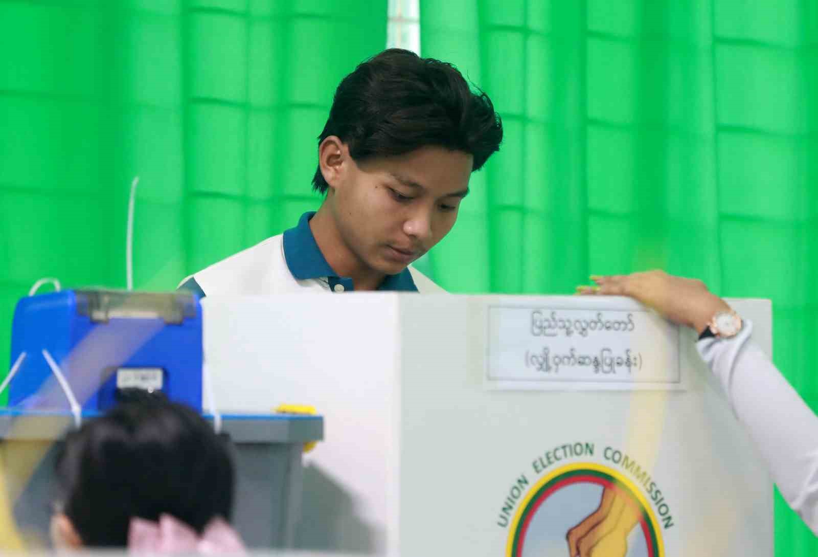 myanmarda halk parlamento seciminin ikinci turu icin sandik basinda 16 Y9AcdlS2
