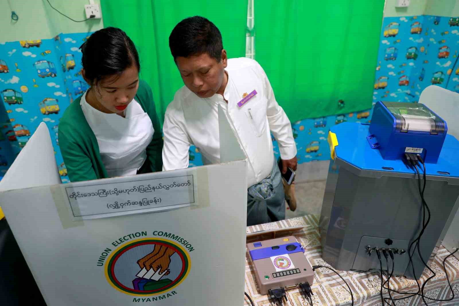 myanmarda halk parlamento seciminin ikinci turu icin sandik basinda 2