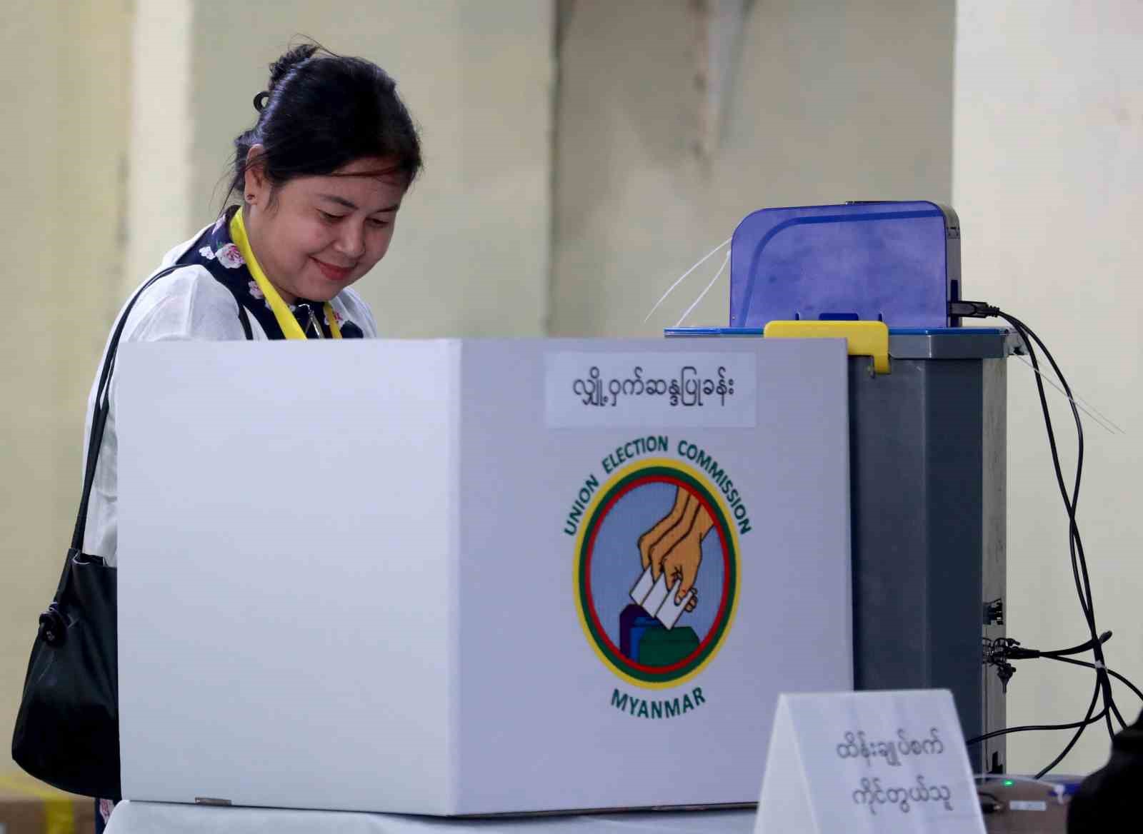 myanmarda halk parlamento seciminin ikinci turu icin sandik basinda 6